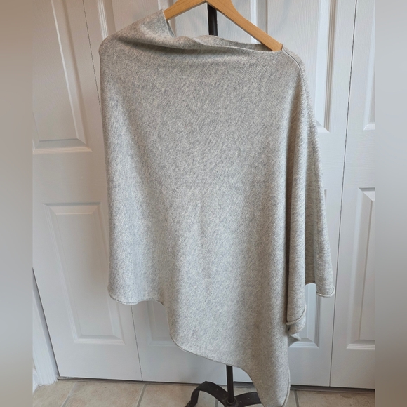 The White Company White Label 90% Wool, 10% Cashmere Poncho - Light Grey/Oatmeal - Picture 4 of 6